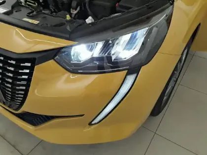 Photo 15 Peugeot 208  PureTech 75 S&S BVM5