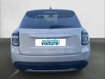 Photo 4 Fiat 600 e 54 kWh 156 ch