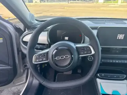 Photo 8 Fiat 600 e 54 kWh 156 ch