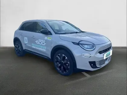 Photo 2 Fiat 600 e 54 kWh 156 ch