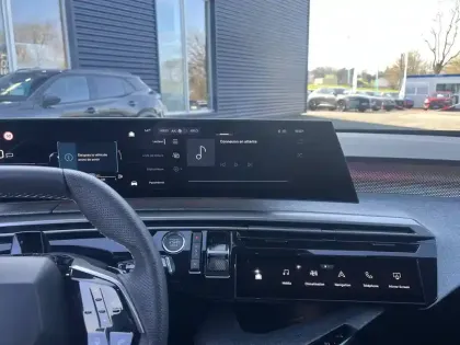 Photo 51 Peugeot 5008  Electrique 73 kWh 210 ch