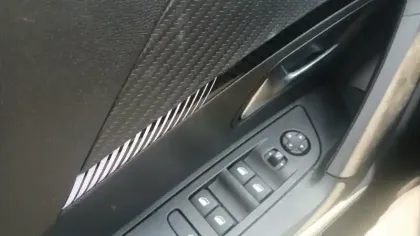 Photo 25 Peugeot 2008  100 S&S BVM6