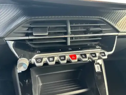 Photo 39 Peugeot 2008  Hybrid 145 e-DCS6