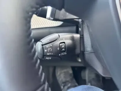 Photo 37 Peugeot 2008  Hybrid 145 e-DCS6