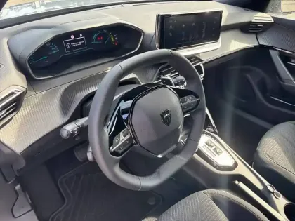 Photo 28 Peugeot 2008  Hybrid 145 e-DCS6