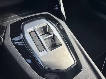 Photo 33 Peugeot 2008  Hybrid 145 e-DCS6