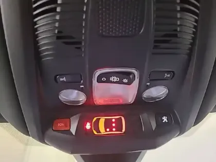 Photo 59 Peugeot 3008  Hybrid 225 e-EAT8