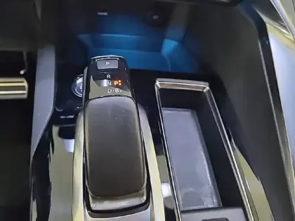 Photo 48 Peugeot 3008  Hybrid 225 e-EAT8