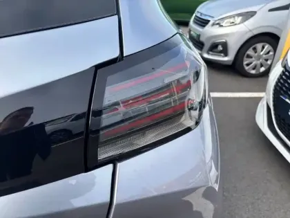 Photo 38 Peugeot 208  Hybrid 110 e-DCS6