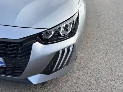 Photo 37 Peugeot 208  Hybrid 110 e-DCS6