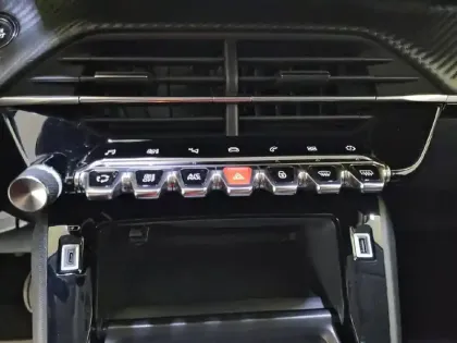 Photo 56 Peugeot 208  PureTech 100 S&S BVM6