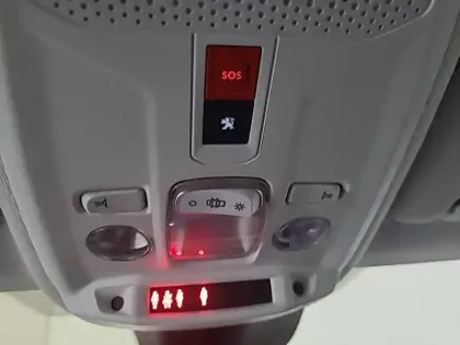 Photo 57 Peugeot 208  PureTech 100 S&S BVM6