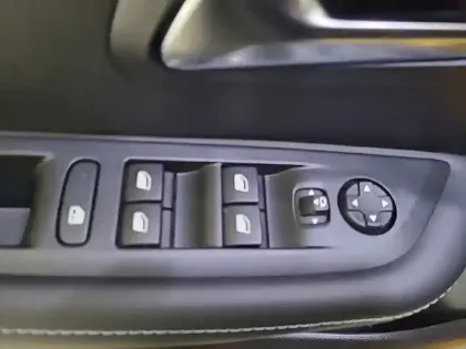 Photo 62 Peugeot 208  PureTech 100 S&S BVM6