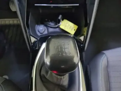 Photo 45 Peugeot 208  PureTech 100 S&S BVM6