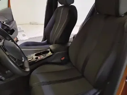 Photo 10 Peugeot 2008  BlueHDi 130 S&S EAT8