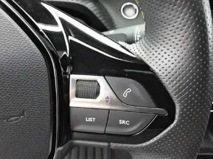 Photo 18 Peugeot 2008  Electrique 136 ch