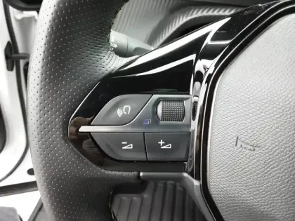 Photo 17 Peugeot 2008  Electrique 136 ch