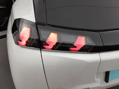 Photo 16 Peugeot 2008  Electrique 136 ch