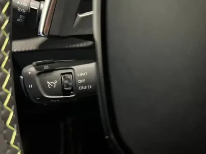 Photo 14 Peugeot 2008  1.2 Hybrid 145ch GT e-DCS6