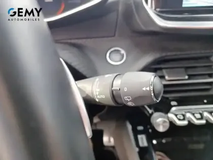 Photo 37 Peugeot 208  Hybrid 100 e-DCS6