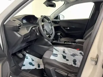 Photo 8 Peugeot 2008  PureTech 100 S&S BVM6