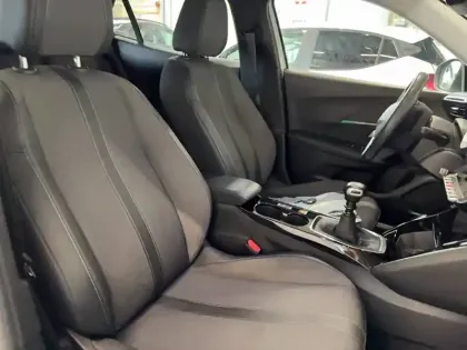 Photo 9 Peugeot 2008  PureTech 100 S&S BVM6