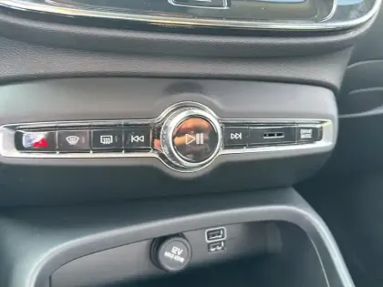 Photo 19 Volvo Xc40  T3 163 ch Geartronic 8