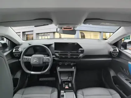 Photo 9 Citroën C4 e- 136 ch Automatique Feel