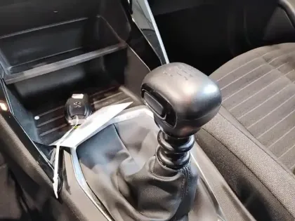 Photo 23 Peugeot 208  BlueHDi 100 S&S BVM6 Active