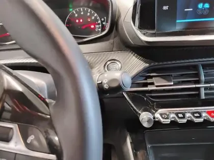 Photo 17 Peugeot 208  BlueHDi 100 S&S BVM6 Active