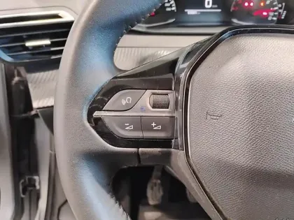 Photo 18 Peugeot 208  BlueHDi 100 S&S BVM6 Active