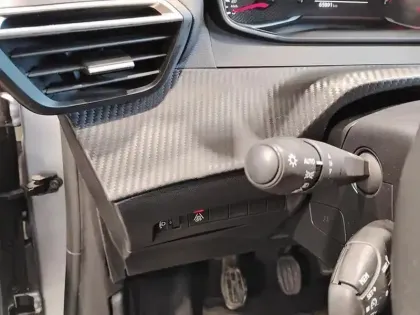 Photo 16 Peugeot 208  BlueHDi 100 S&S BVM6 Active