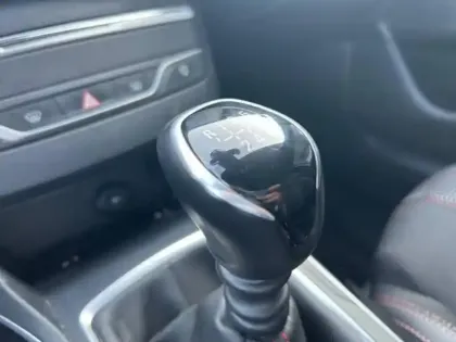 Photo 11 Peugeot 308  SW 1.2 PureTech 130ch E6.3 S&S GT Line