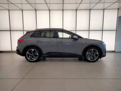 Photo 10 Audi Q4  e-tron 45 285 ch 82 kWh