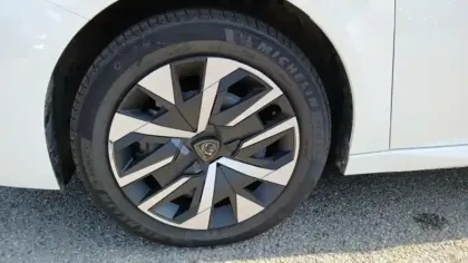 Photo 11 Peugeot 208  PureTech 100 S&S BVM6