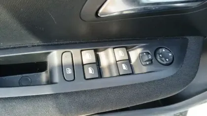 Photo 36 Peugeot 208  PureTech 100 S&S BVM6