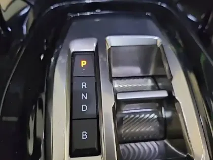 Photo 13 Peugeot 208  Electrique 50 kWh 136ch