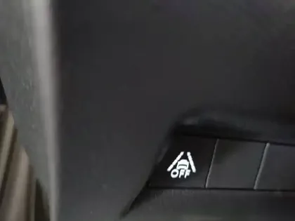 Photo 29 Peugeot 208  Electrique 50 kWh 136ch