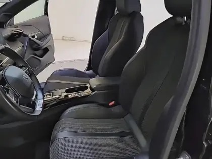 Photo 10 Peugeot 208  Electrique 50 kWh 136ch