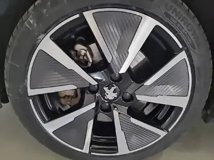 Photo 12 Peugeot 208  Electrique 50 kWh 136ch