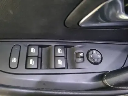 Photo 31 Peugeot 208  Electrique 50 kWh 136ch