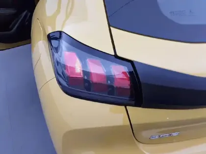 Photo 16 Peugeot 208  PureTech 75 S&S BVM5