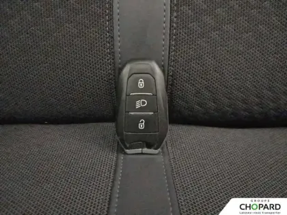 Photo 20 Peugeot 2008  PureTech 100 S&S BVM6