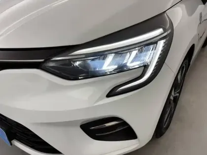 Photo 20 Renault Clio  E-Tech 140 - 21N