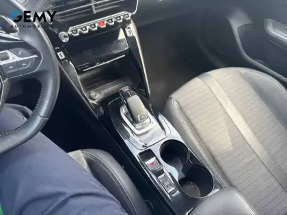 Photo 29 Peugeot 208  PureTech 100 S&S EAT8