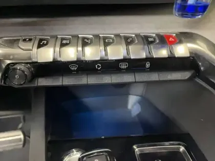 Photo 16 Peugeot 3008  Hybrid 225 e-EAT8