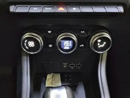 Photo 24 Renault Captur  E-Tech 145 - 21