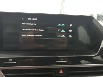 Photo 21 Citroën C4 e- 136 ch Automatique
