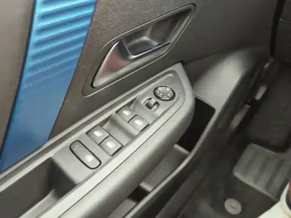 Photo 14 Citroën C4 e- 136 ch Automatique