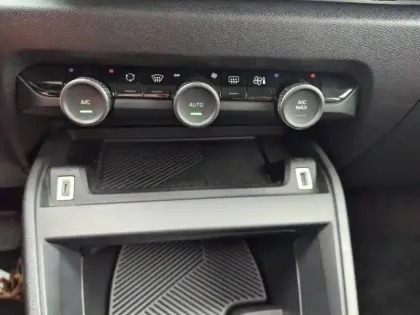 Photo 18 Citroën C4 e- 136 ch Automatique